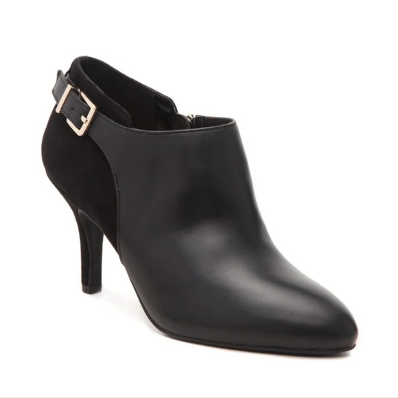 Essex Lane Jasmine Black Ankle Booties Sz 10 Faux Leather Suede Chic‎ Minimalist - Picture 1 of 11